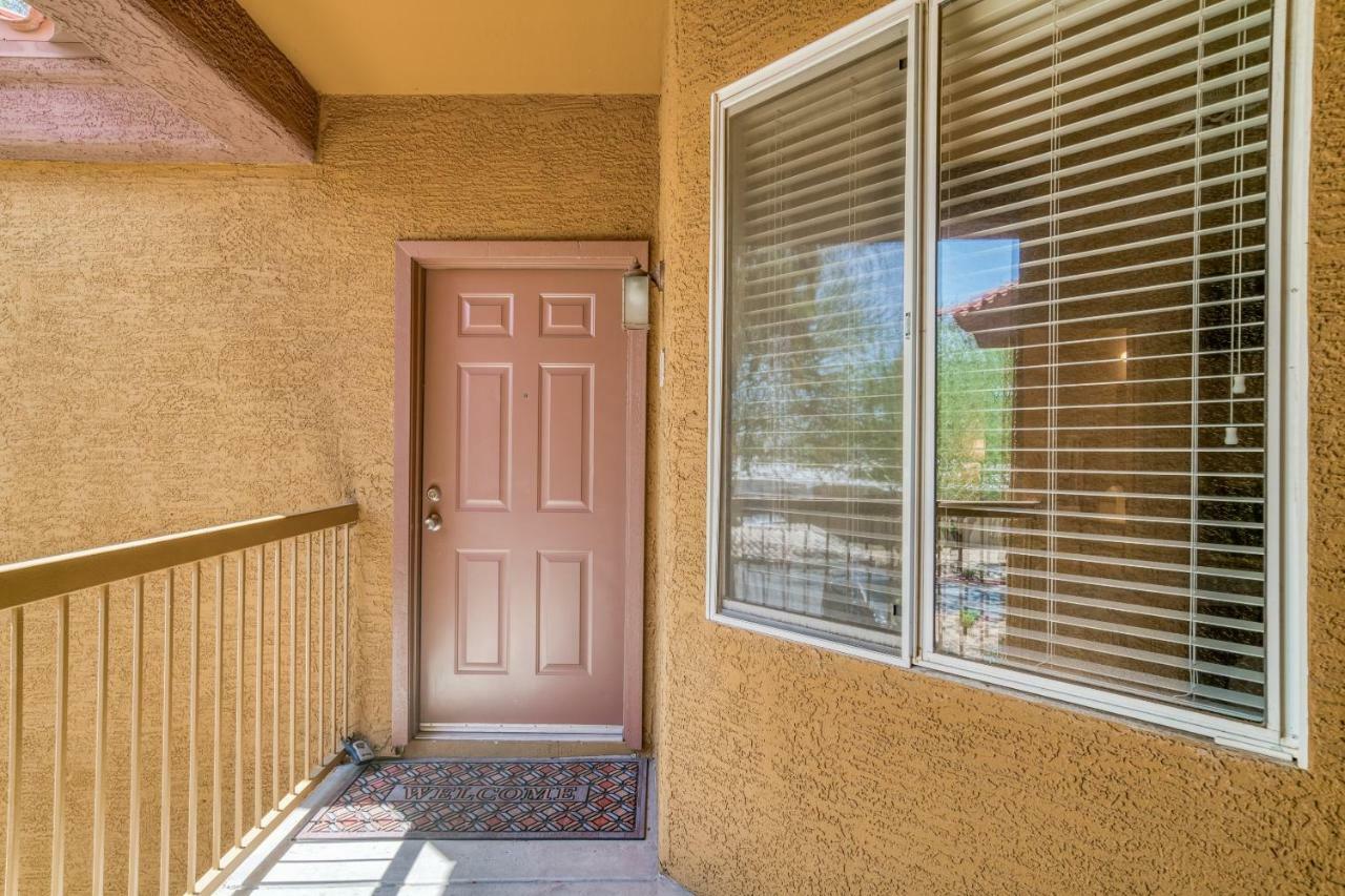 Pristine Top Floor Condo With Access To Clubhouse & Pools Phoenix Exterior foto