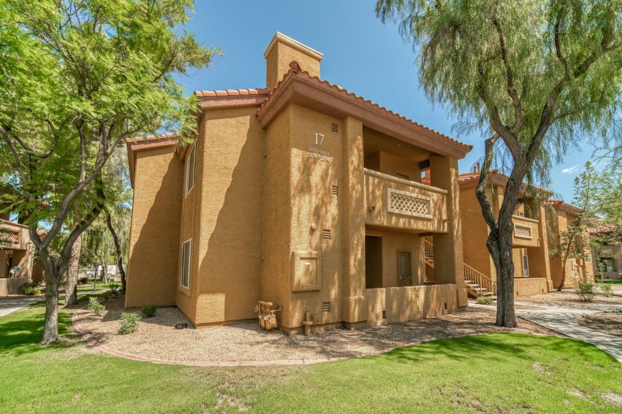 Pristine Top Floor Condo With Access To Clubhouse & Pools Phoenix Exterior foto