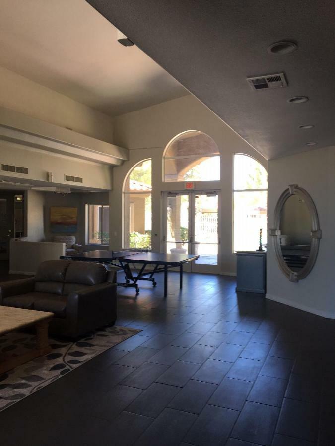 Pristine Top Floor Condo With Access To Clubhouse & Pools Phoenix Exterior foto